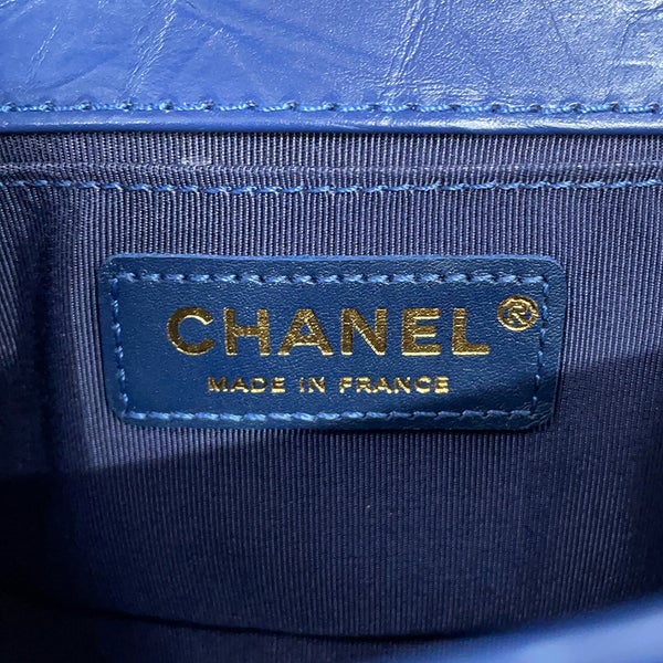 シャネル チェーンショルダーバッグ ボーイシャネル スモール マトラッセ ココマーク カーフレザー A67085 BOY CHANEL