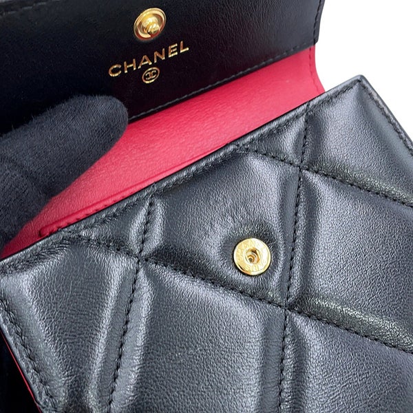 シャネル 三つ折り財布 シャネル19 マトラッセ スモールフラップ ウォレット ラムスキン AP2809 CHANEL 黒