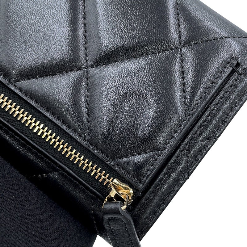シャネル 三つ折り財布 シャネル19 マトラッセ スモールフラップ ウォレット ラムスキン AP2809 CHANEL 黒
