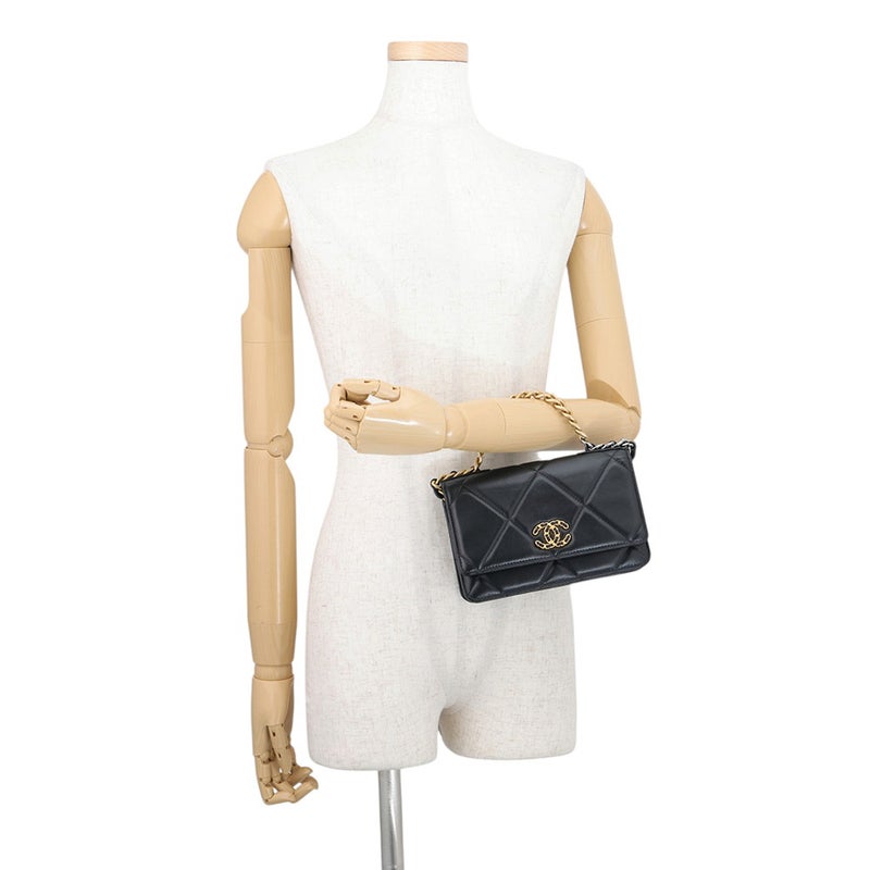 シャネル チェーンウォレット CHANEL19 ココマーク マトラッセ シャイニーラムスキン AP3267 CHANEL 財布 黒