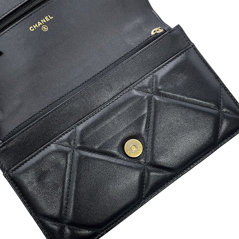 シャネル チェーンウォレット CHANEL19 ココマーク マトラッセ シャイニーラムスキン AP3267 CHANEL 財布 黒