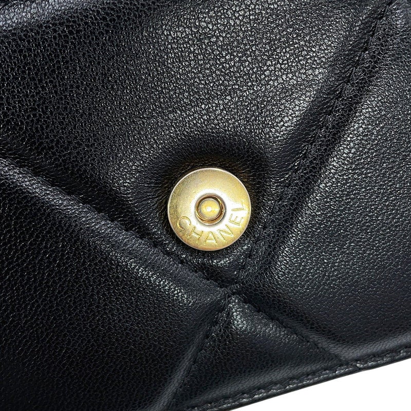 シャネル チェーンウォレット CHANEL19 ココマーク マトラッセ シャイニーラムスキン AP3267 CHANEL 財布 黒