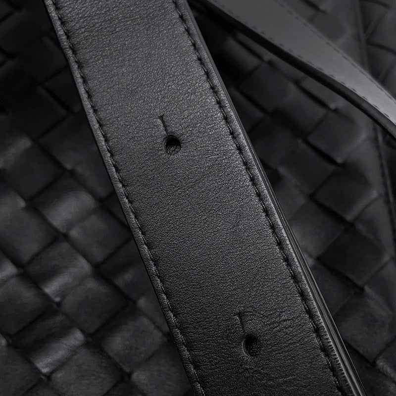 ボッテガヴェネタ ショルダーバッグ イントレチャート レザー BOTTEGA VENETA バッグ 黒