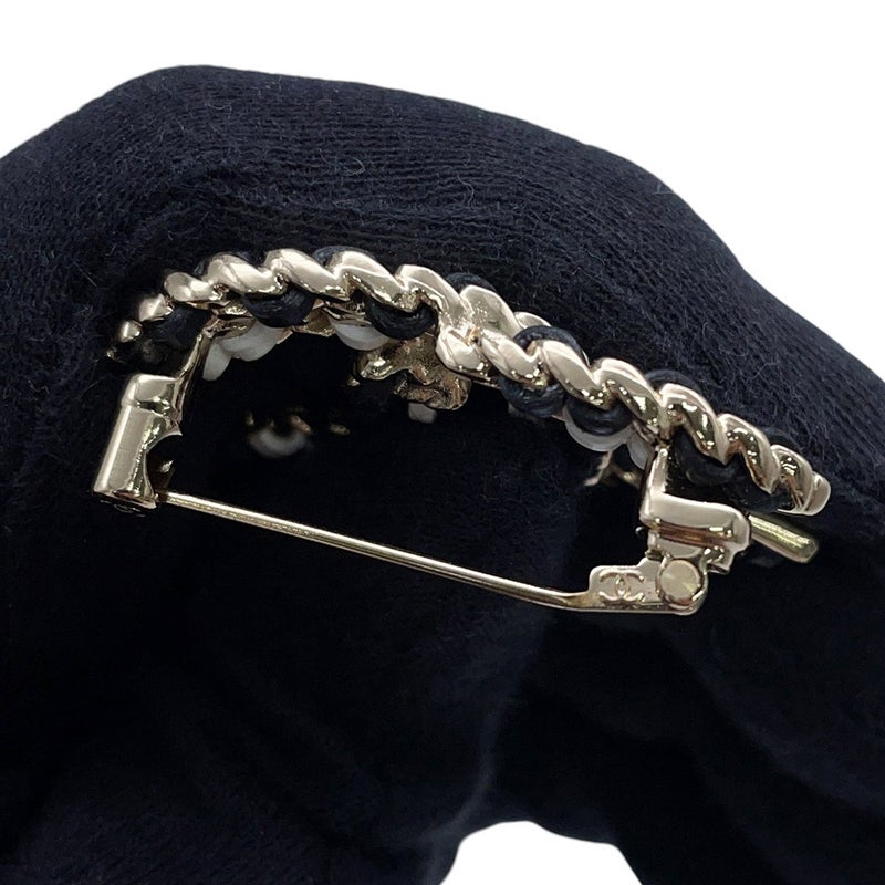 シャネル ブローチ ココマーク レザー B22 A CHANEL アクセサリー 黒 白