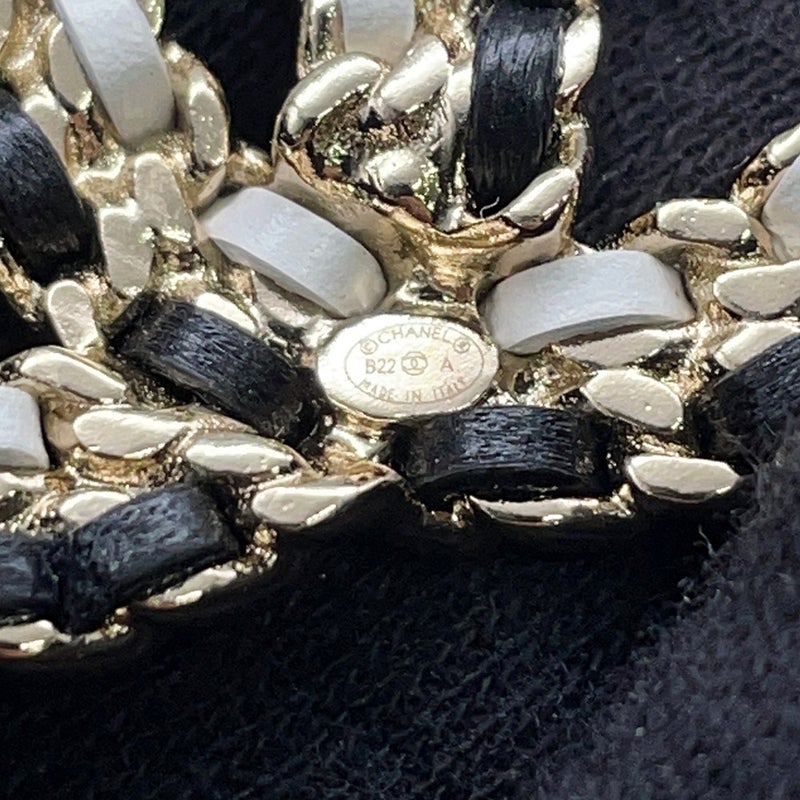 シャネル ブローチ ココマーク レザー B22 A CHANEL アクセサリー 黒 白