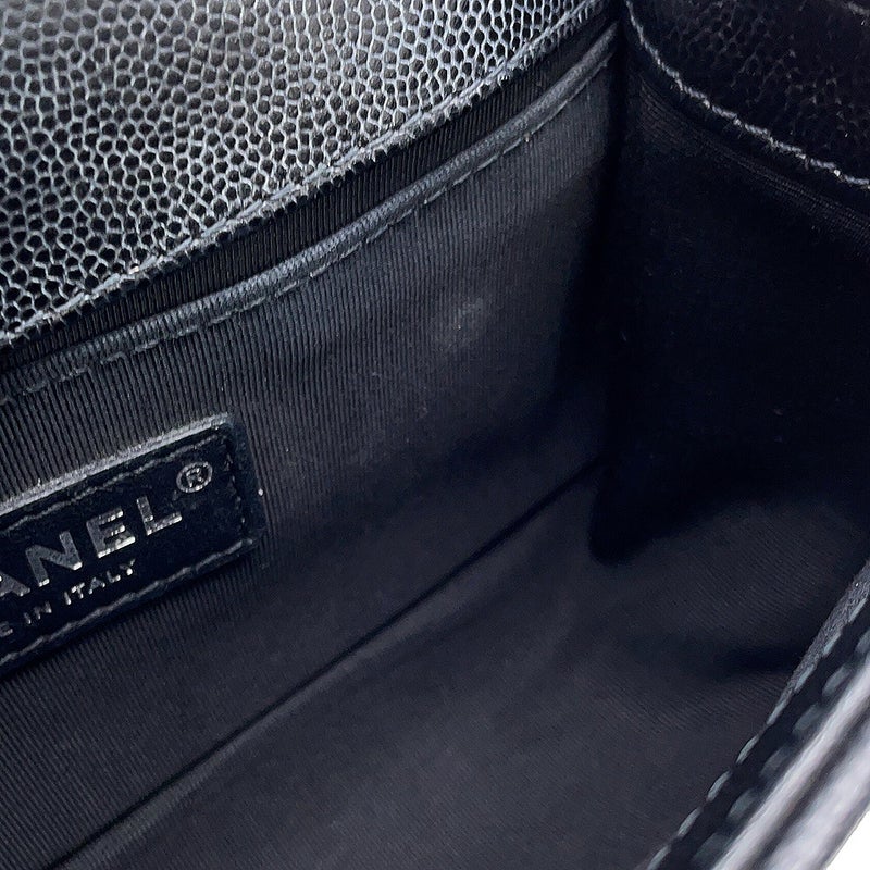 シャネル チェーンショルダーバッグ ボーイシャネル スモール マトラッセ ココマーク キャビアスキン A67085 BOY CHANEL 黒