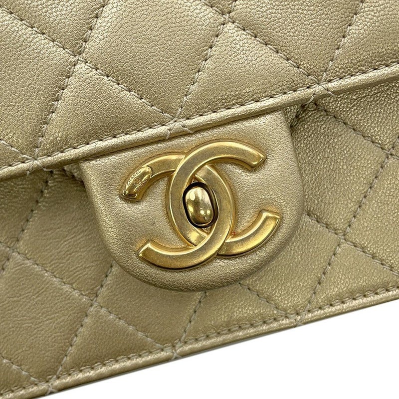 シャネル チェーンショルダーバッグ マトラッセ ココマーク レザー クリアパール AS0585 CHANEL