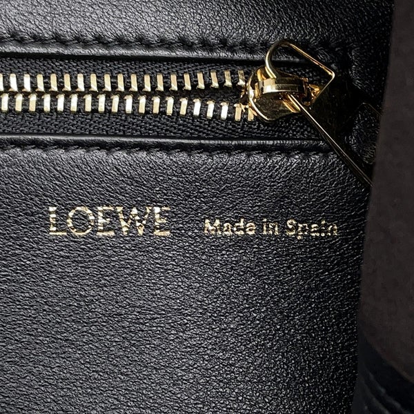ロエベ ショルダーバッグ スクイーズバッグ ミディアム メローナパラム A914Q37X01 LOEWE 2way 黒