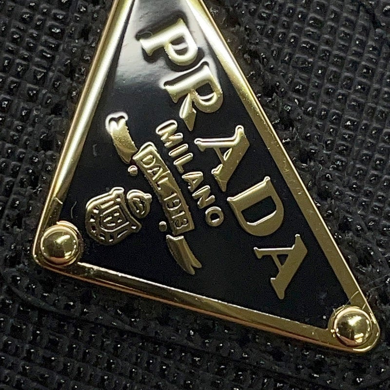 プラダ 二つ折り財布 トライアングルロゴ コンパクトウォレット リッププリント レザー 1ML050 PRADA 黒
