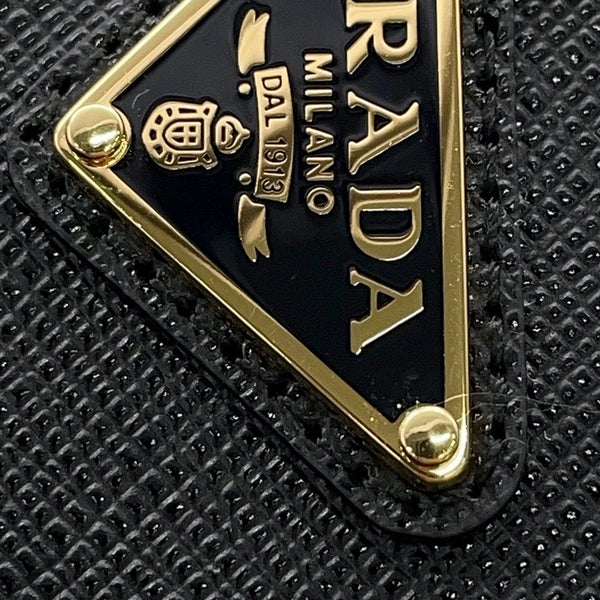 プラダ 二つ折り財布 トライアングルロゴ コンパクトウォレット リッププリント レザー 1ML050 PRADA 黒