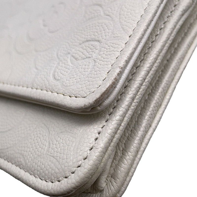 シャネル チェーンウォレット カメリア エンボス ココマーク キャビアスキン A47421 CHANEL 財布 白