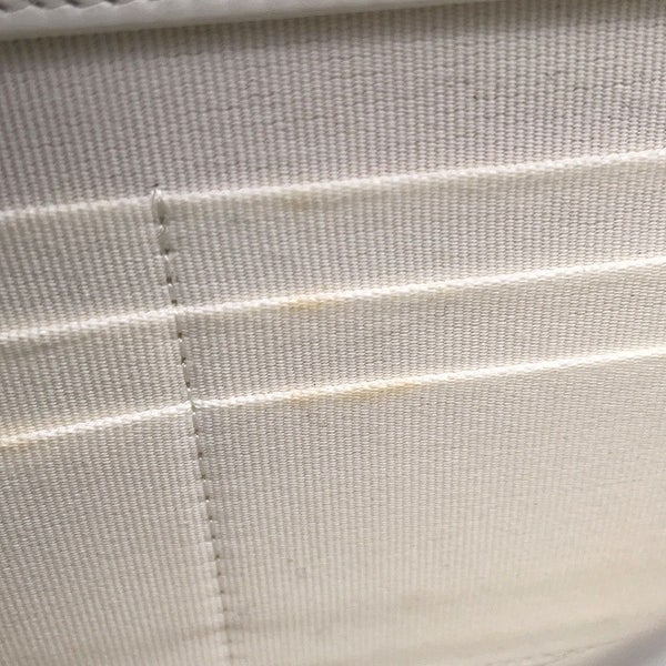 シャネル チェーンウォレット カメリア エンボス ココマーク キャビアスキン A47421 CHANEL 財布 白