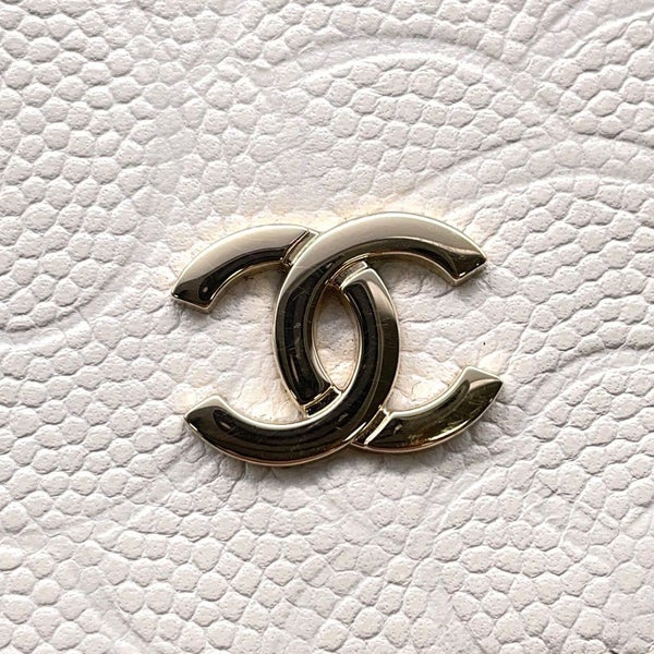 シャネル チェーンウォレット カメリア エンボス ココマーク キャビアスキン A47421 CHANEL 財布 白