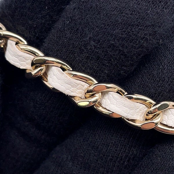 シャネル チェーンウォレット カメリア エンボス ココマーク キャビアスキン A47421 CHANEL 財布 白