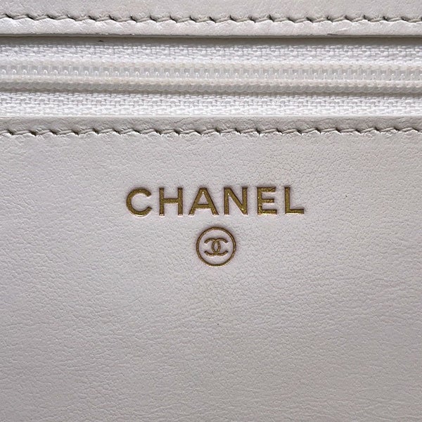 シャネル チェーンウォレット カメリア エンボス ココマーク キャビアスキン A47421 CHANEL 財布 白