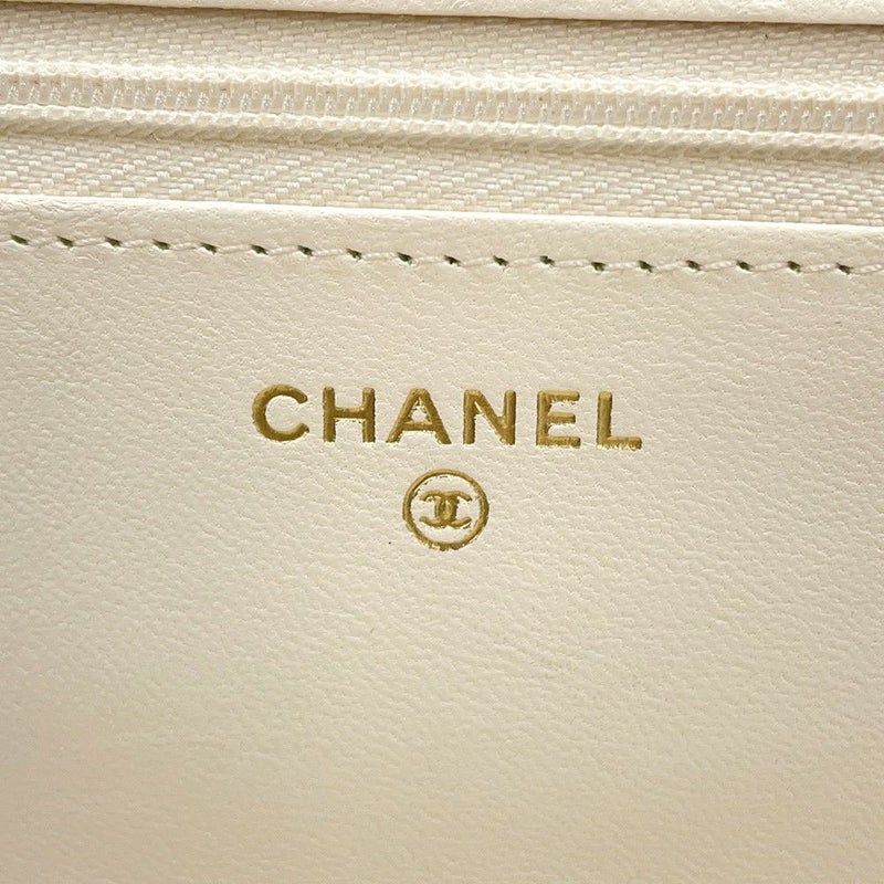 シャネル チェーンウォレット マトラッセ ココマーク ラムスキン AP3035 CHANEL 財布 白