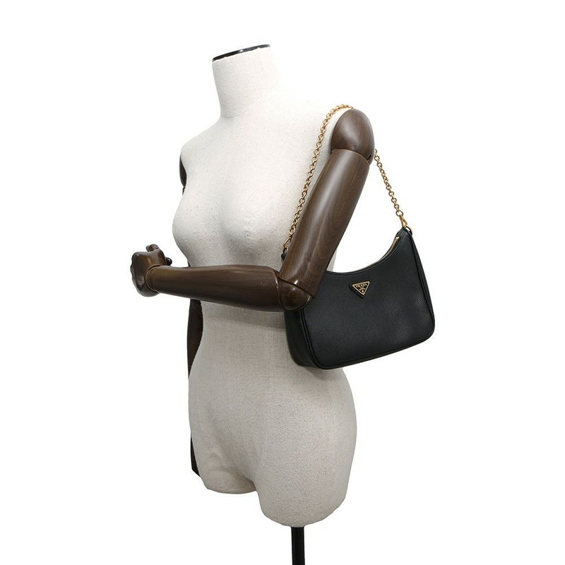 プラダ ショルダーバッグ Re-Edition 2005 サフィアーノ 1BH204 PRADA 2wayバッグ 黒 2way