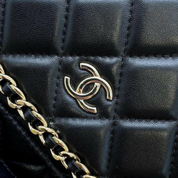 シャネル チェーンウォレット マトラッセ ココマーク ラムスキン AP0674 CHANEL 財布 黒
