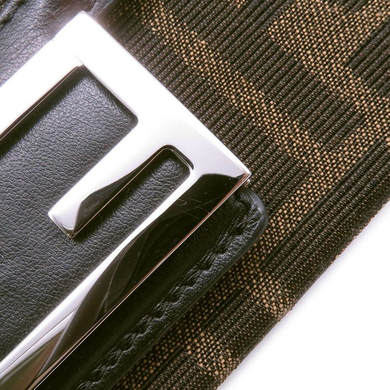 フェンディ ショルダーバッグ フェンディリシャス バゲット ソフトトランク ズッカ柄 7VA565 2024ウィンターホリデーメンズコレクション