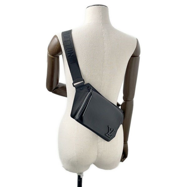 ルイヴィトン ボディバッグ グレインレザー テイクオフ・スリング M57081 ヴィトン ブラック 黒