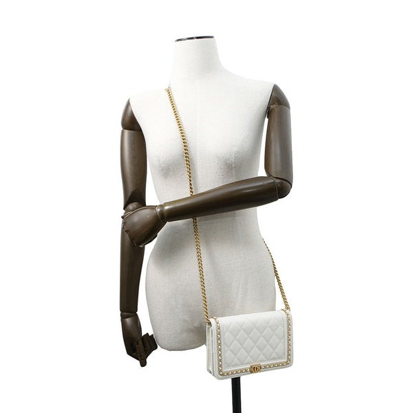 シャネル チェーンウォレット ボーイシャネル マトラッセ ココマーク CHANEL 財布 ショルダーバッグ 白