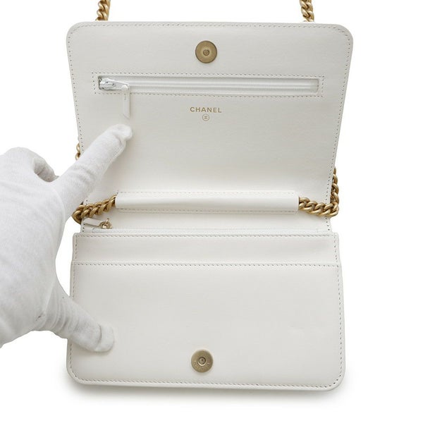 シャネル チェーンウォレット ボーイシャネル マトラッセ ココマーク CHANEL 財布 ショルダーバッグ 白