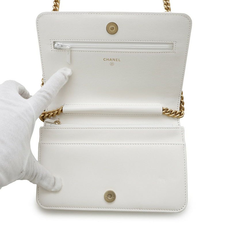 シャネル チェーンウォレット ボーイシャネル マトラッセ ココマーク CHANEL 財布 ショルダーバッグ 白