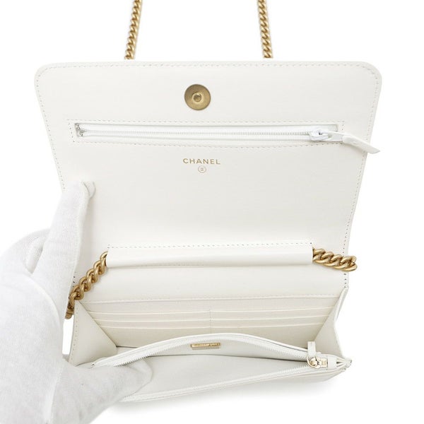 シャネル チェーンウォレット ボーイシャネル マトラッセ ココマーク CHANEL 財布 ショルダーバッグ 白