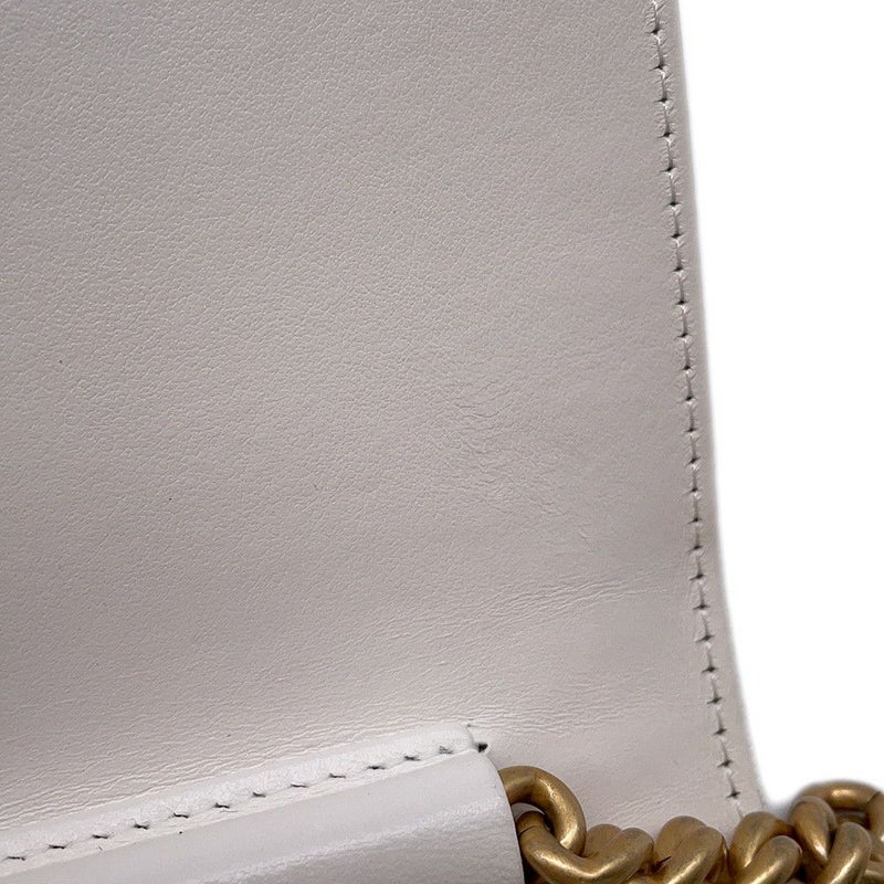 シャネル チェーンウォレット ボーイシャネル マトラッセ ココマーク CHANEL 財布 ショルダーバッグ 白