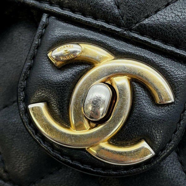 シャネル チェーンショルダーバッグ ミニ マトラッセ ココマーク ラムスキン CHANEL バッグ 黒