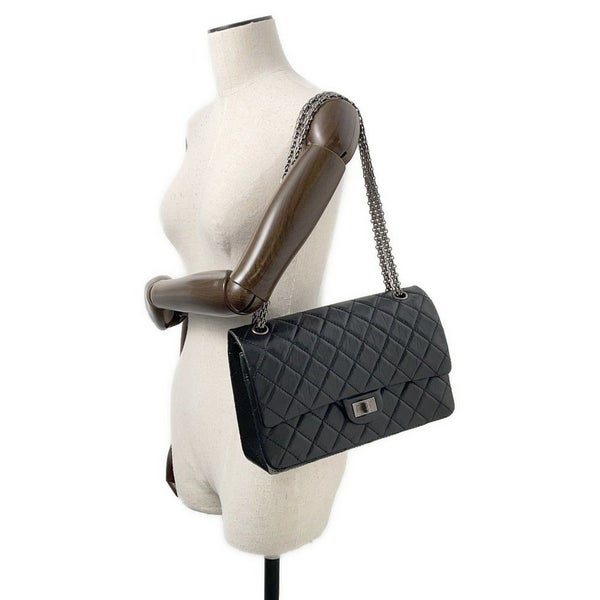シャネル チェーンショルダーバッグ マトラッセ 2.55 ダブルフラップ エイジドカーフレザー A37590 CHANEL 黒