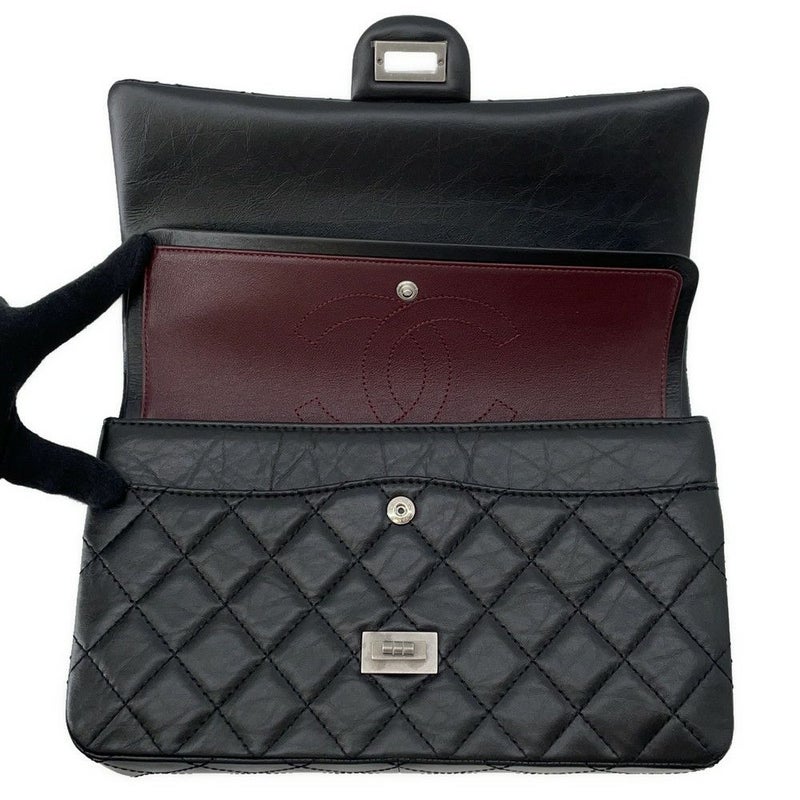 シャネル チェーンショルダーバッグ マトラッセ 2.55 ダブルフラップ エイジドカーフレザー A37590 CHANEL 黒