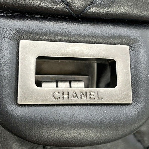 シャネル チェーンショルダーバッグ マトラッセ 2.55 ダブルフラップ エイジドカーフレザー A37590 CHANEL 黒