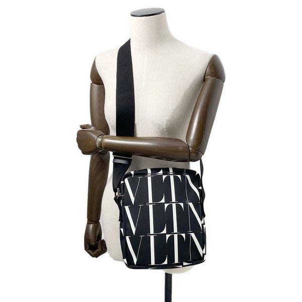 ヴァレンティノ・ガラヴァーニ ショルダーバッグ VLTNロゴ UY2B0987 VALENTINO 2wayバッグ 黒