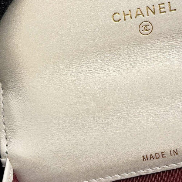 シャネル チェーンショルダーバッグ マイクロ ミニ マトラッセ ココマーク ラムスキン AP2629 ポシェット 白
