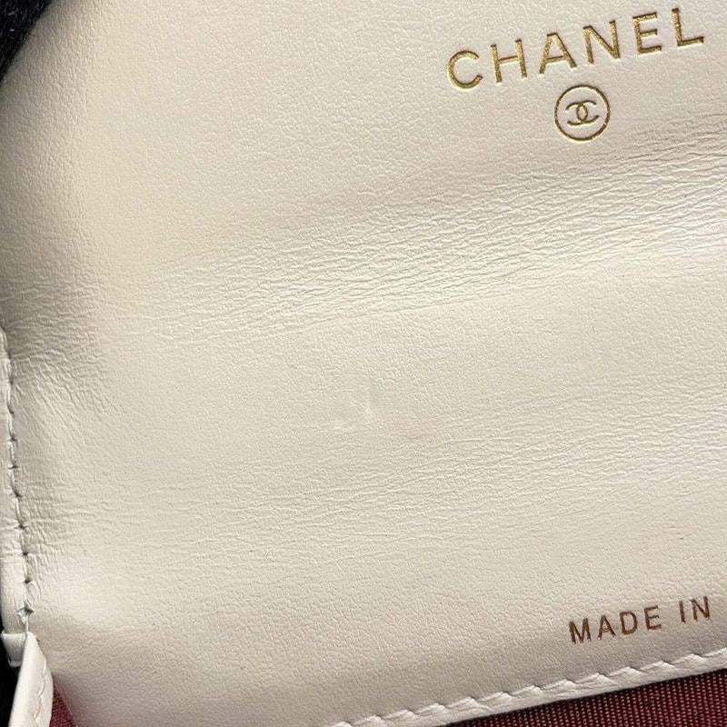 シャネル チェーンショルダーバッグ マイクロ ミニ マトラッセ ココマーク ラムスキン AP2629 ポシェット 白