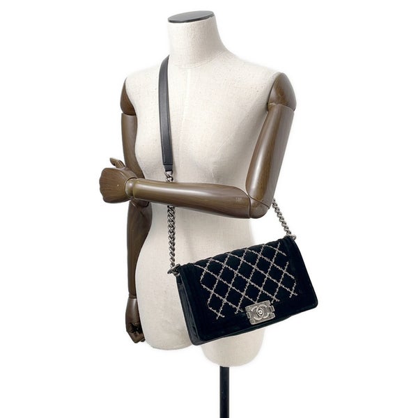シャネル チェーンショルダーバッグ ボーイシャネル 25 マトラッセ ベロア CHANEL バッグ 黒