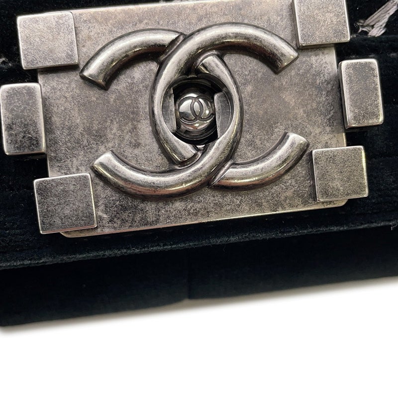 シャネル チェーンショルダーバッグ ボーイシャネル 25 マトラッセ ベロア CHANEL バッグ 黒