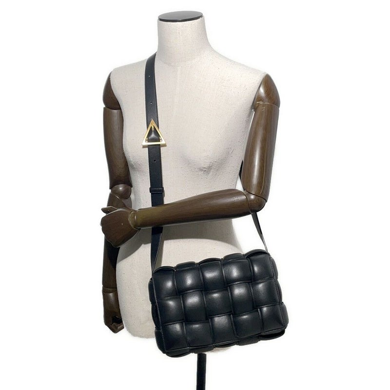 ボッテガヴェネタ ショルダーバッグ パデッド カセット マキシイントレチャート 591970 BOTTEGA VENETA 黒