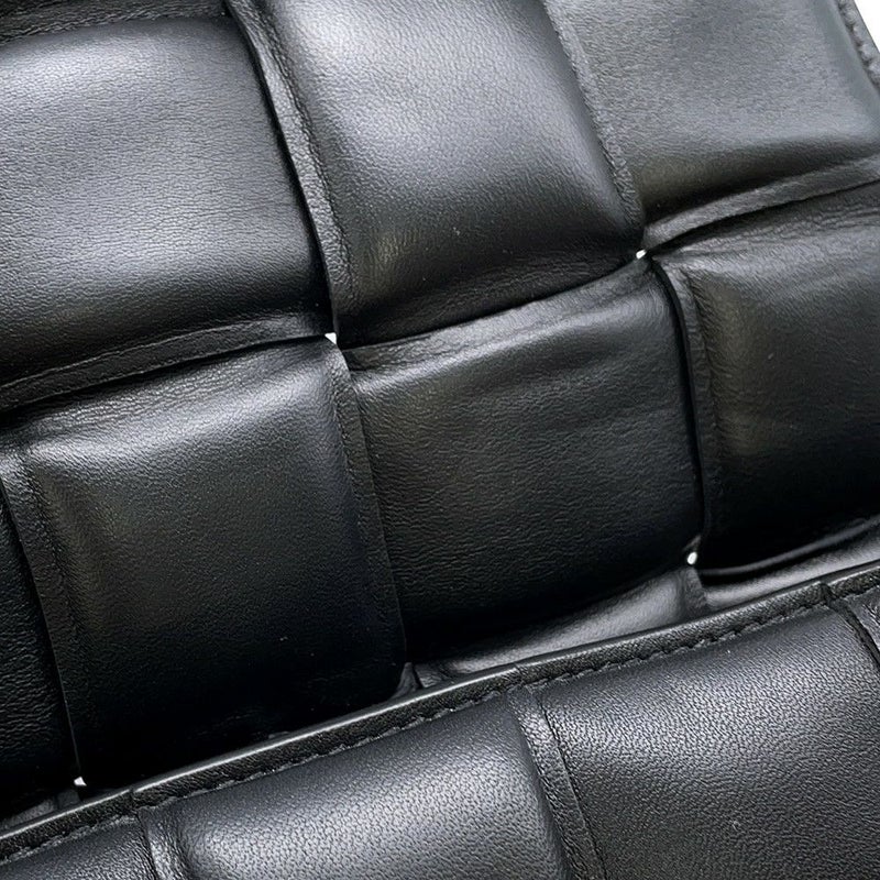 ボッテガヴェネタ ショルダーバッグ パデッド カセット マキシイントレチャート 591970 BOTTEGA VENETA 黒