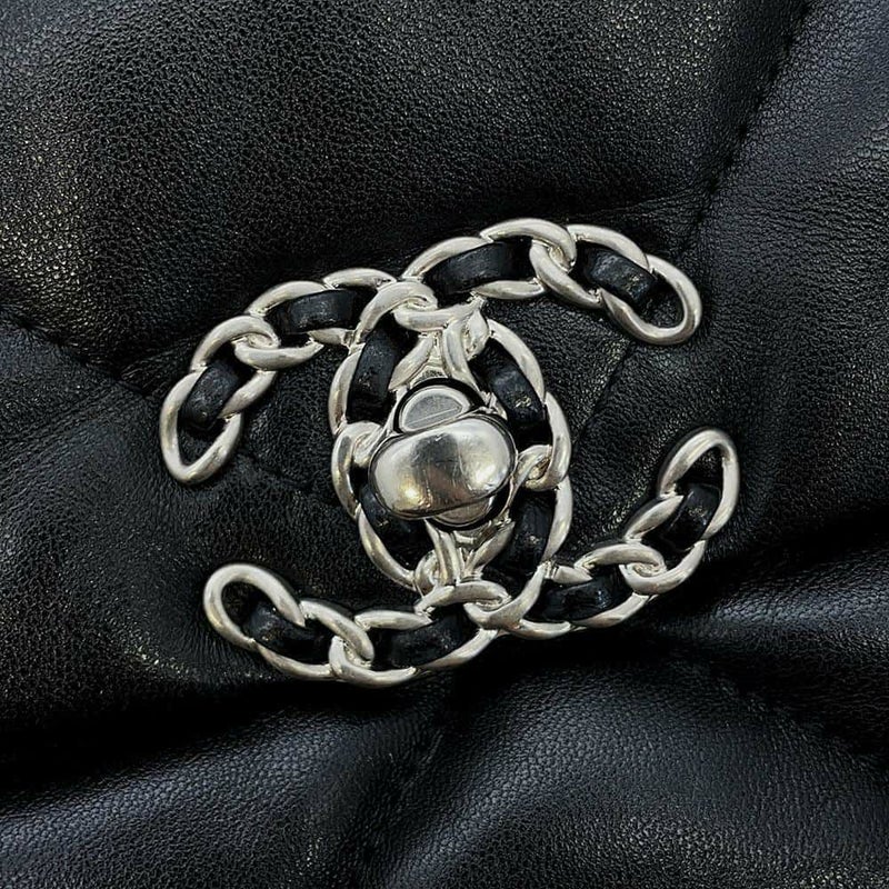 シャネル チェーンショルダーバッグ 19 フラップ ココマーク ラムスキン AS1160 CHANEL 黒