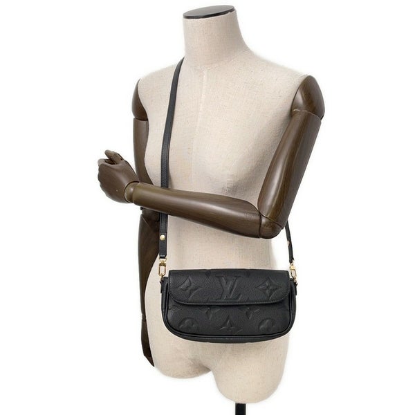 ルイヴィトン チェーンウォレット モノグラム・アンプラント ウォレット オン チェーン・アイビー M82154 2way 黒 ブラック