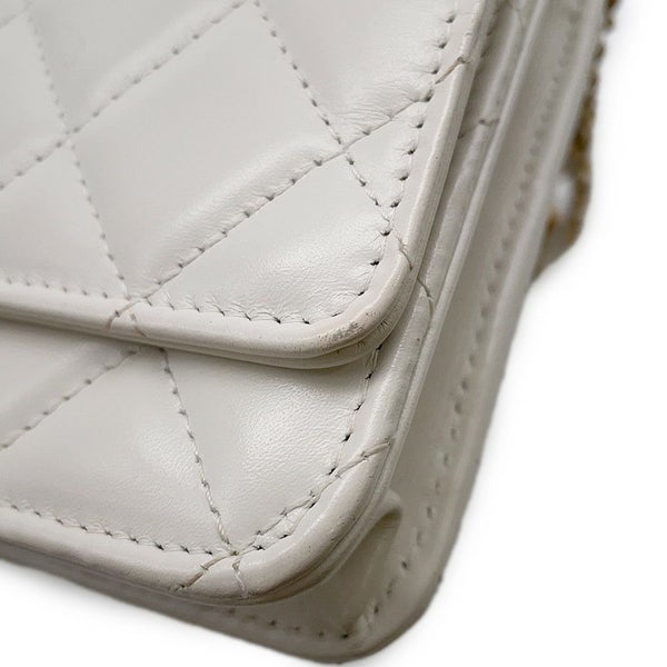 シャネル チェーンウォレット マトラッセ ココマーク ラムスキン AP2289 CHANEL ショルダーバッグ 財布 白
