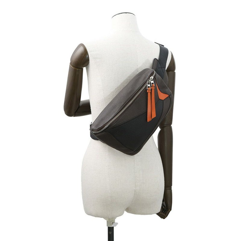 ロエベ ボディバッグ アナグラム パズル レザー 335.12.Z53 LOEWE バッグ