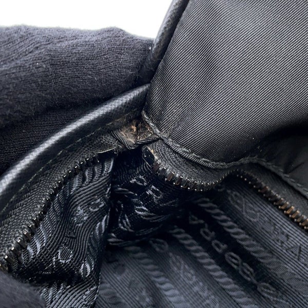 プラダ ショルダーバッグ トライアングルロゴ ナイロン PRADA バッグ 黒