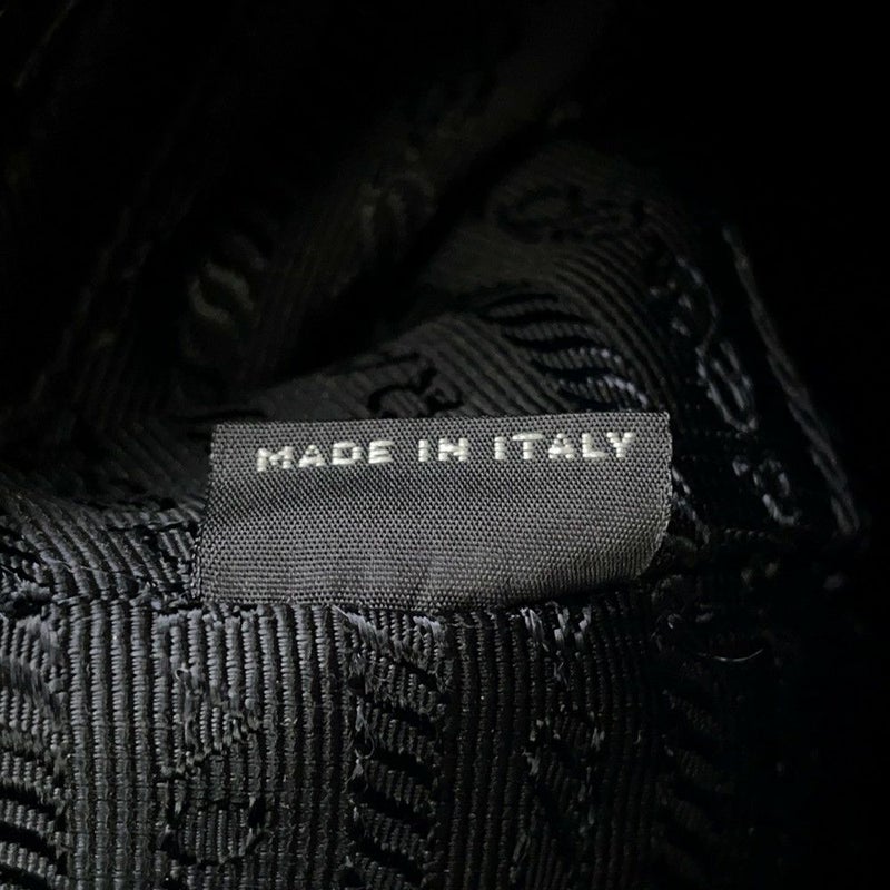 プラダ ショルダーバッグ トライアングルロゴ ナイロン PRADA バッグ 黒