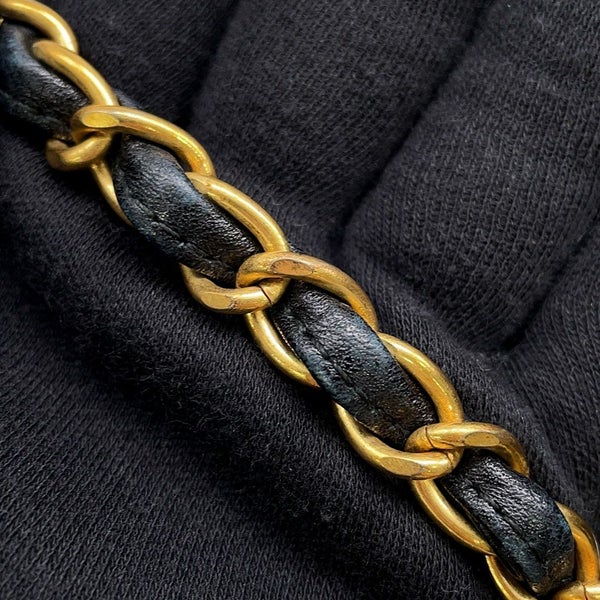 シャネル チェーンショルダーバッグ マトラッセ シングルチェーン キャビアスキン A07868 CHANEL バッグ 黒