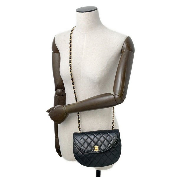 シャネル マトラッセ ハーフムーン チェーンショルダーバッグ ココマーク ラムスキン CHANEL バッグ 黒