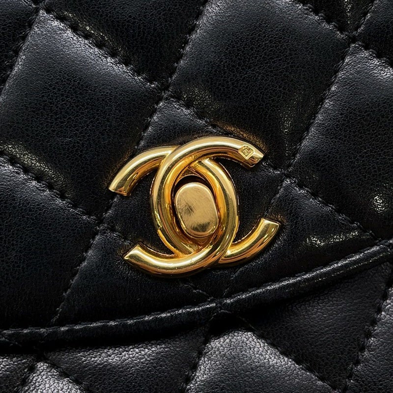 シャネル マトラッセ ハーフムーン チェーンショルダーバッグ ココマーク ラムスキン CHANEL バッグ 黒