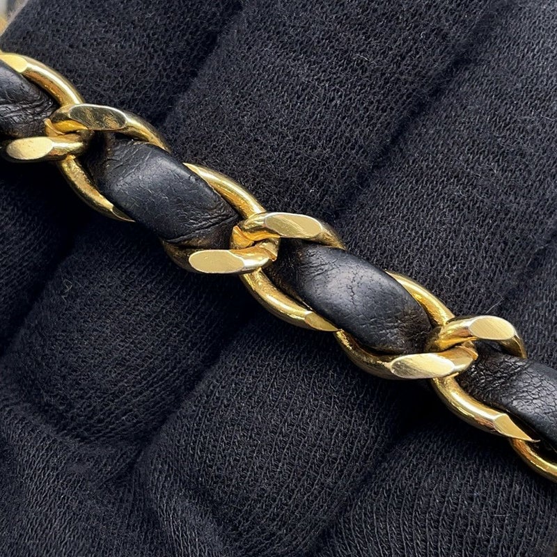 シャネル マトラッセ ハーフムーン チェーンショルダーバッグ ココマーク ラムスキン CHANEL バッグ 黒